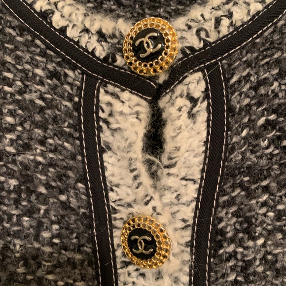 Vintage Chanel cardigan - Picture 4 of 7